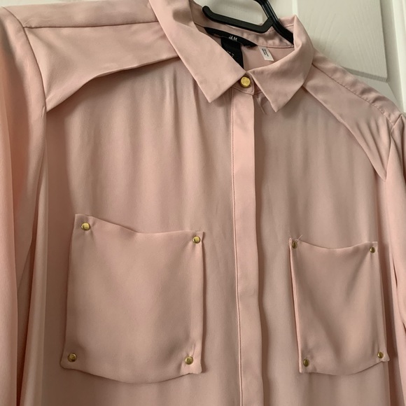 New H&M light pink shirt w/faux pockets - Picture 6 of 9